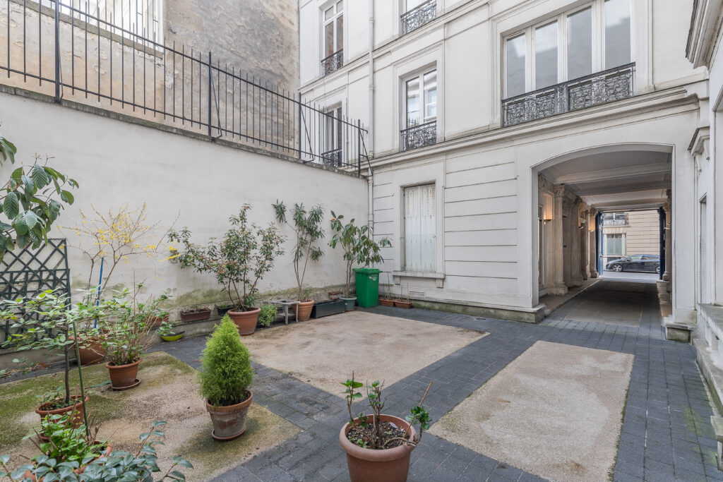 PARIS 8BIS RUE DE LISBONNE BHH Capital Investissement & développement immobilier